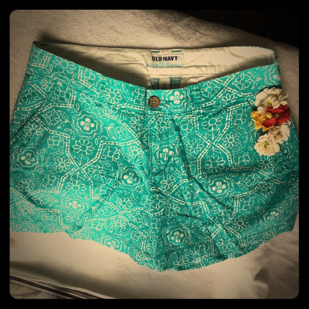ON teal pattern chino shorts
